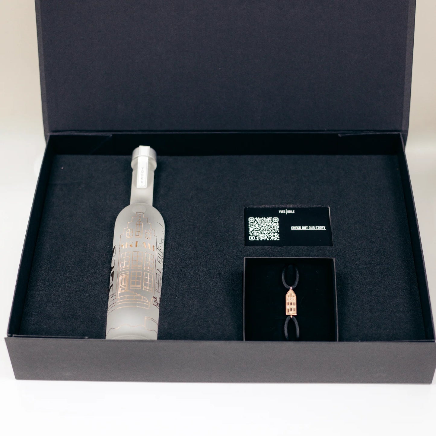 Sir Dam x Odile Amsterdam 750 Bracelet + Vodka 0,2L — Limited Edition (1 of 75)